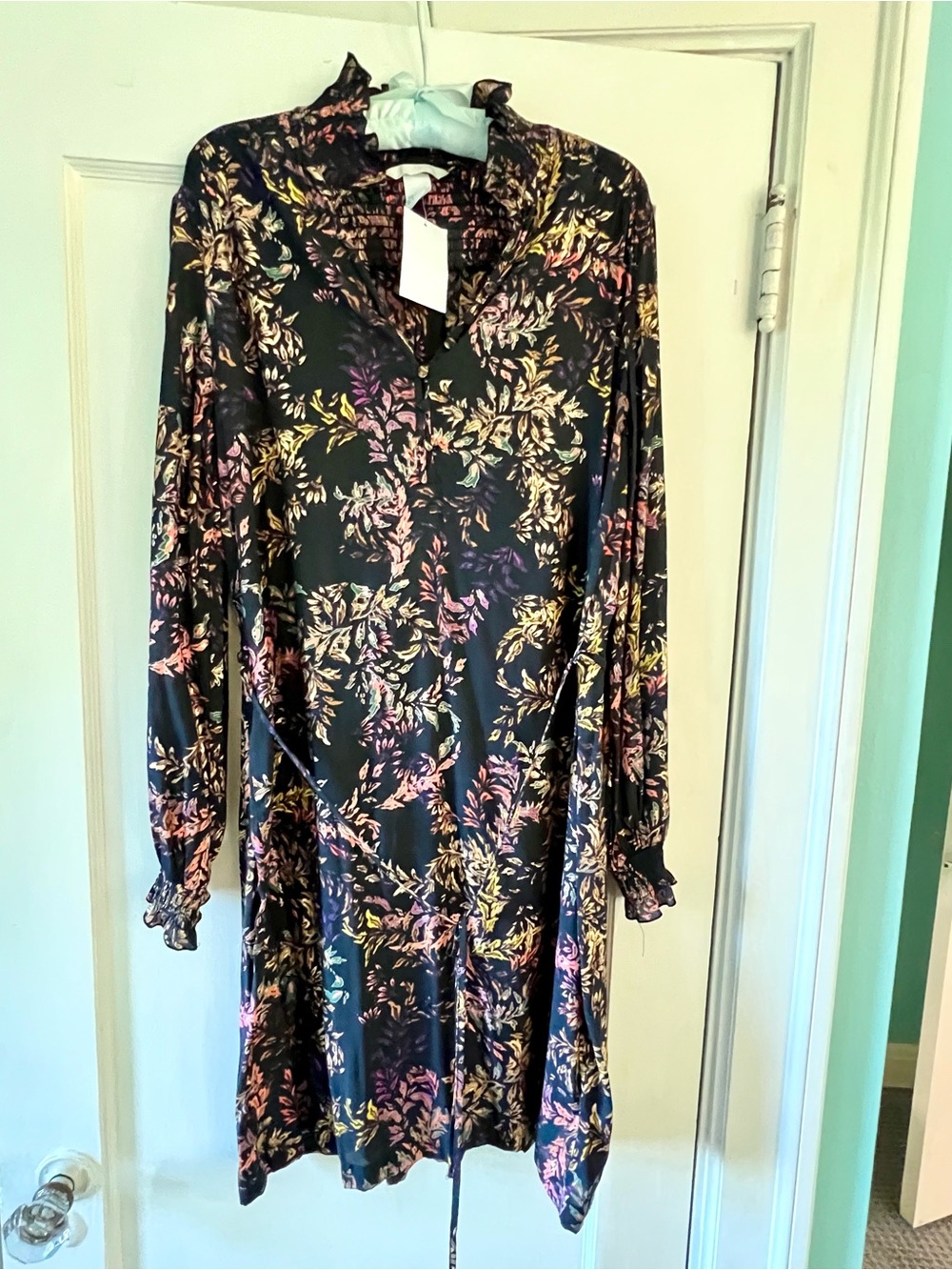 H&M Floral Long-Sleeve multicolor floral Dress, long sleeves, high neck, size 6